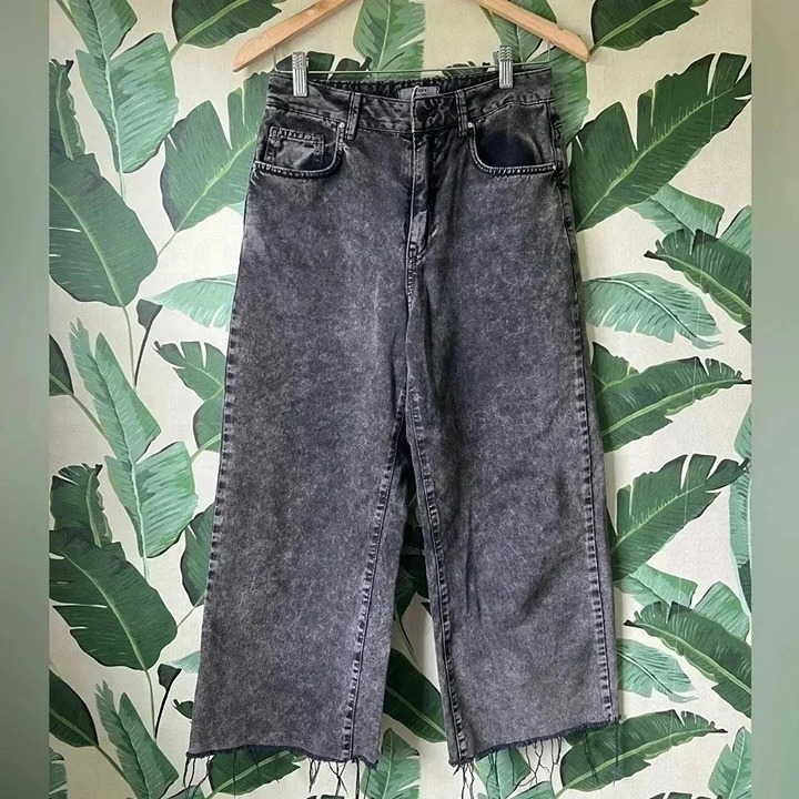 ASOS Berksha Washed Black Wide Leg Crop High Rise Jeans Size 8