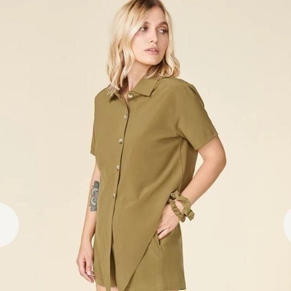 Wayre Limited Edition Button Up Crop in Plant Size Medium