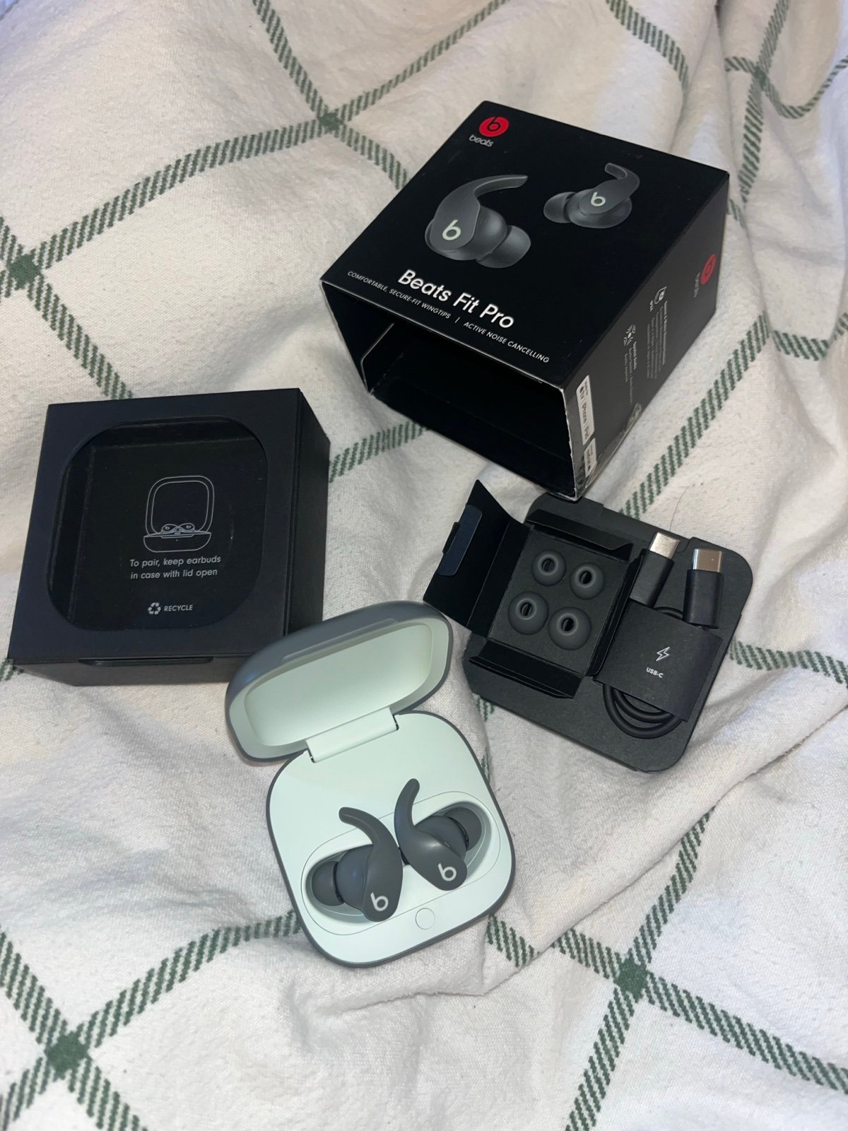Beats Fit Pro - True Wireless Noise Cancelling Earbuds - Apple H1 Headphone Chip