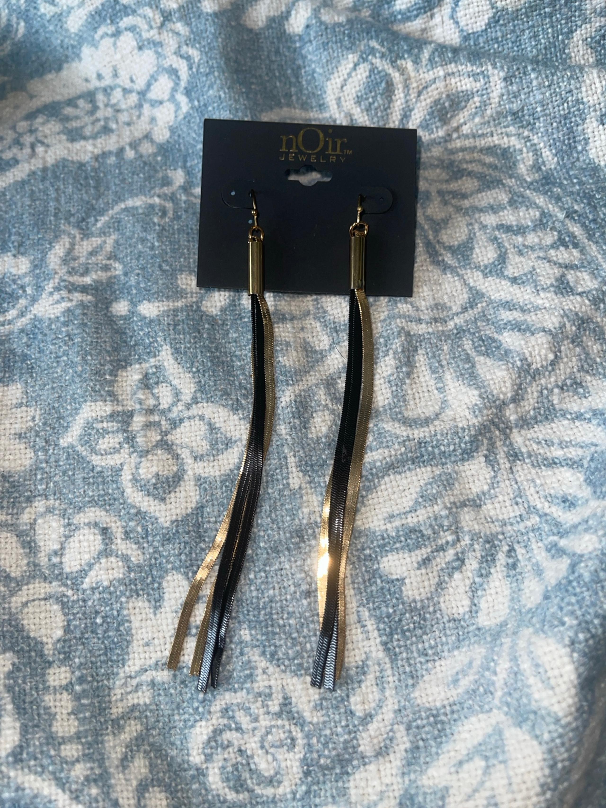 Noir earrings