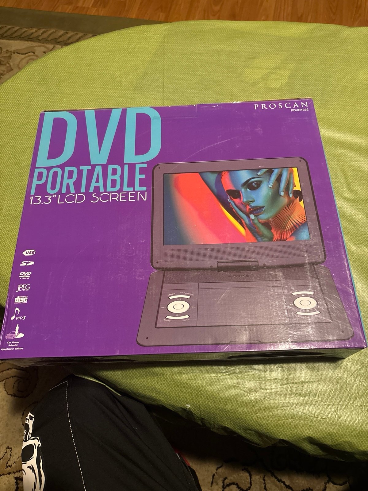 DVD Portable 13.3 LCD SCREEN