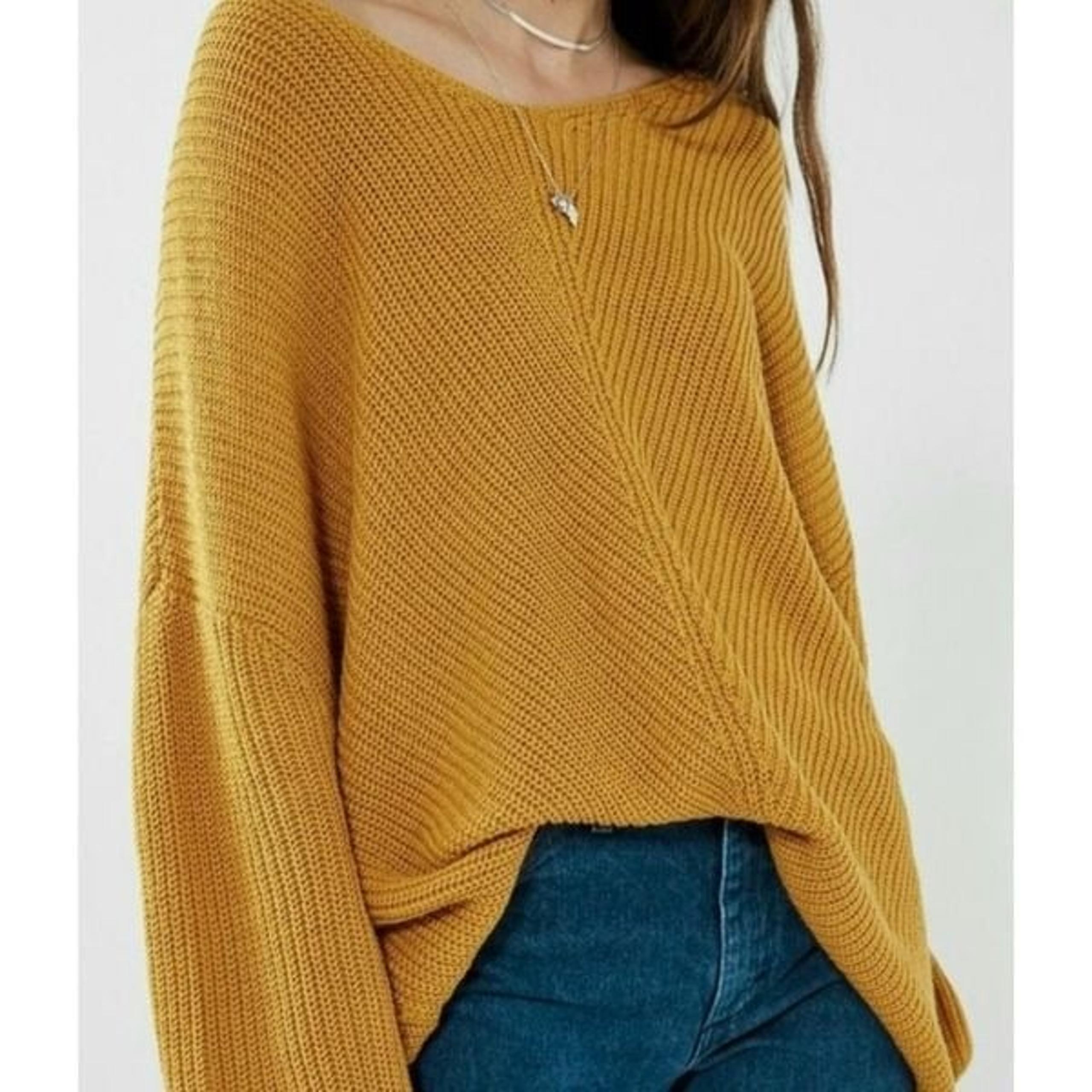 URBAN OUTFITTERS | Victoria Oversized Mustard Yellow V-Neck Knit Sweater Size S