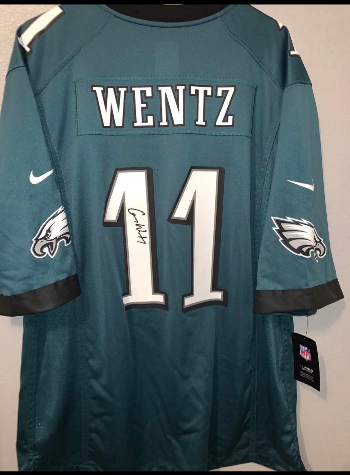 Philadelphia Eagles Carson Wentz Jersey signature embroidery