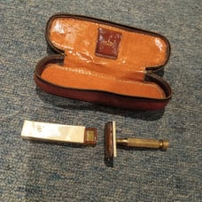 Vintage gold star razor and case