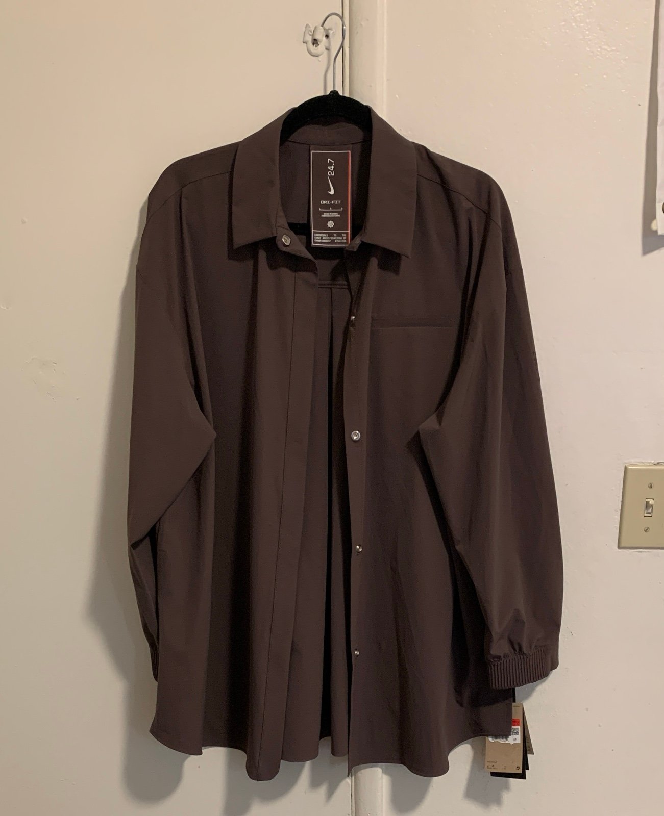 Women’s Nike 24.7 perfect stretch dri fit loose button up!