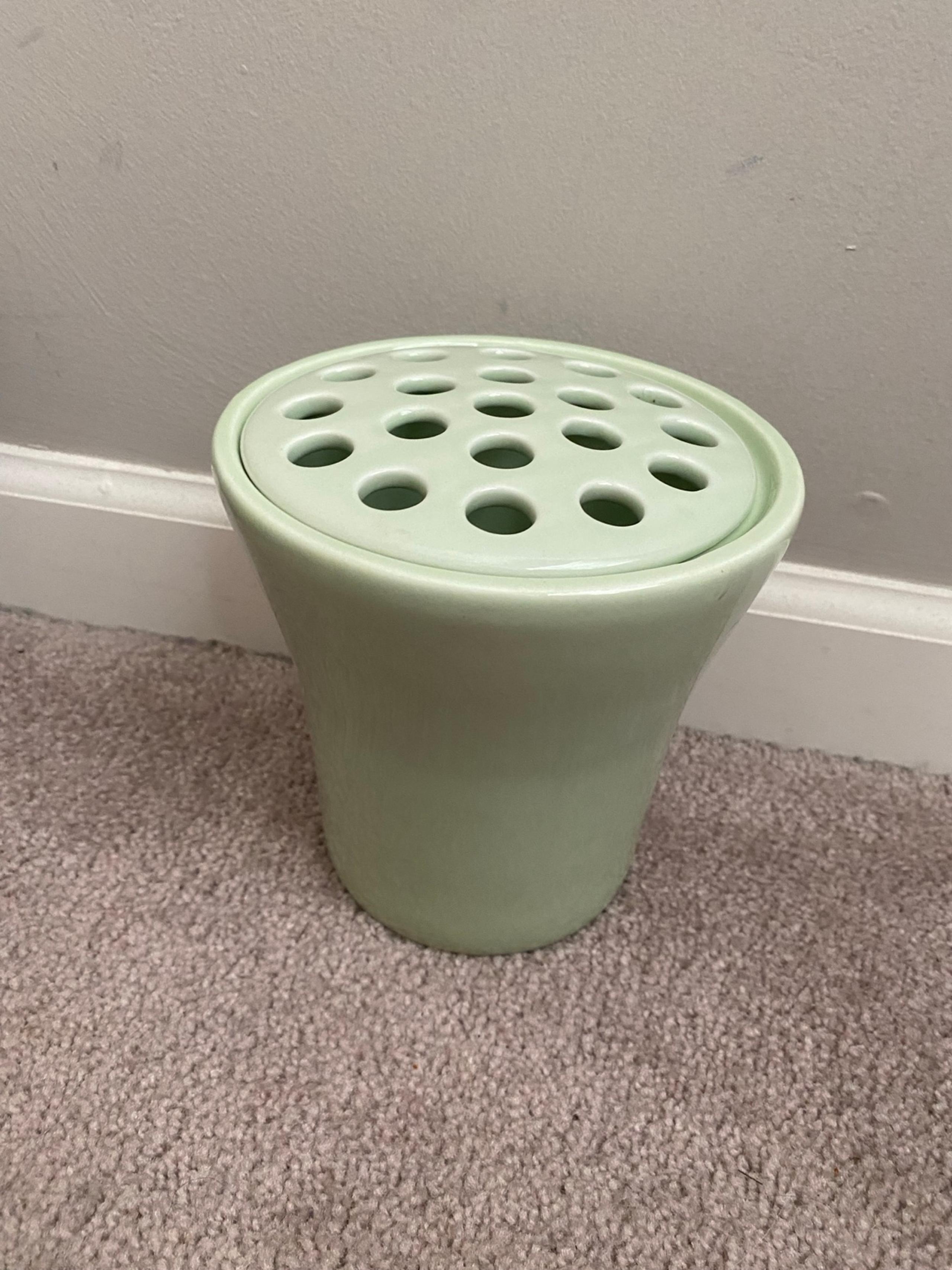 Southern living arrangements east vase
