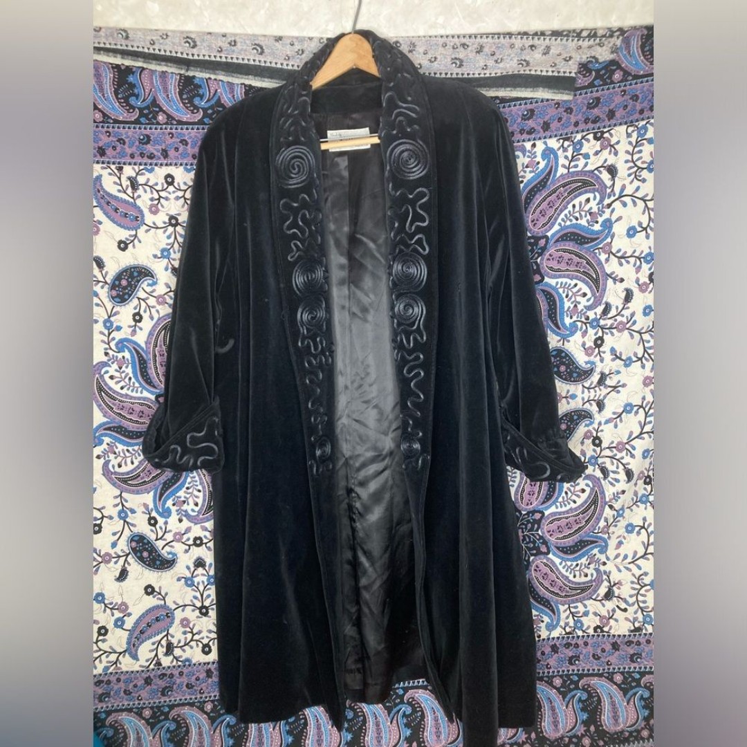 Cattiva VTG velvet embroidered trench coat