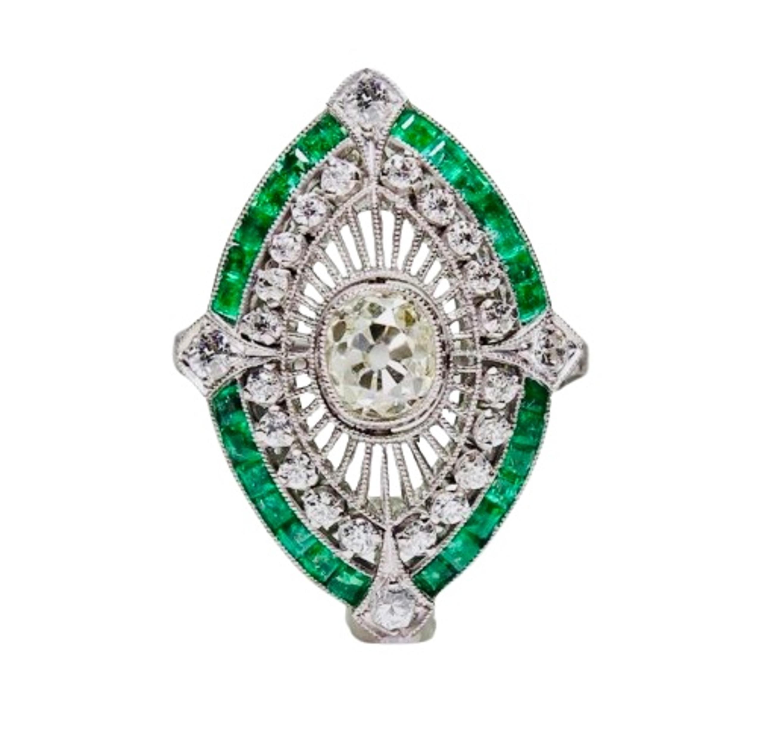 NWOT Gorgeous Diamond Shaped, Emerald Green, and White Cubic Zirconia Ring!