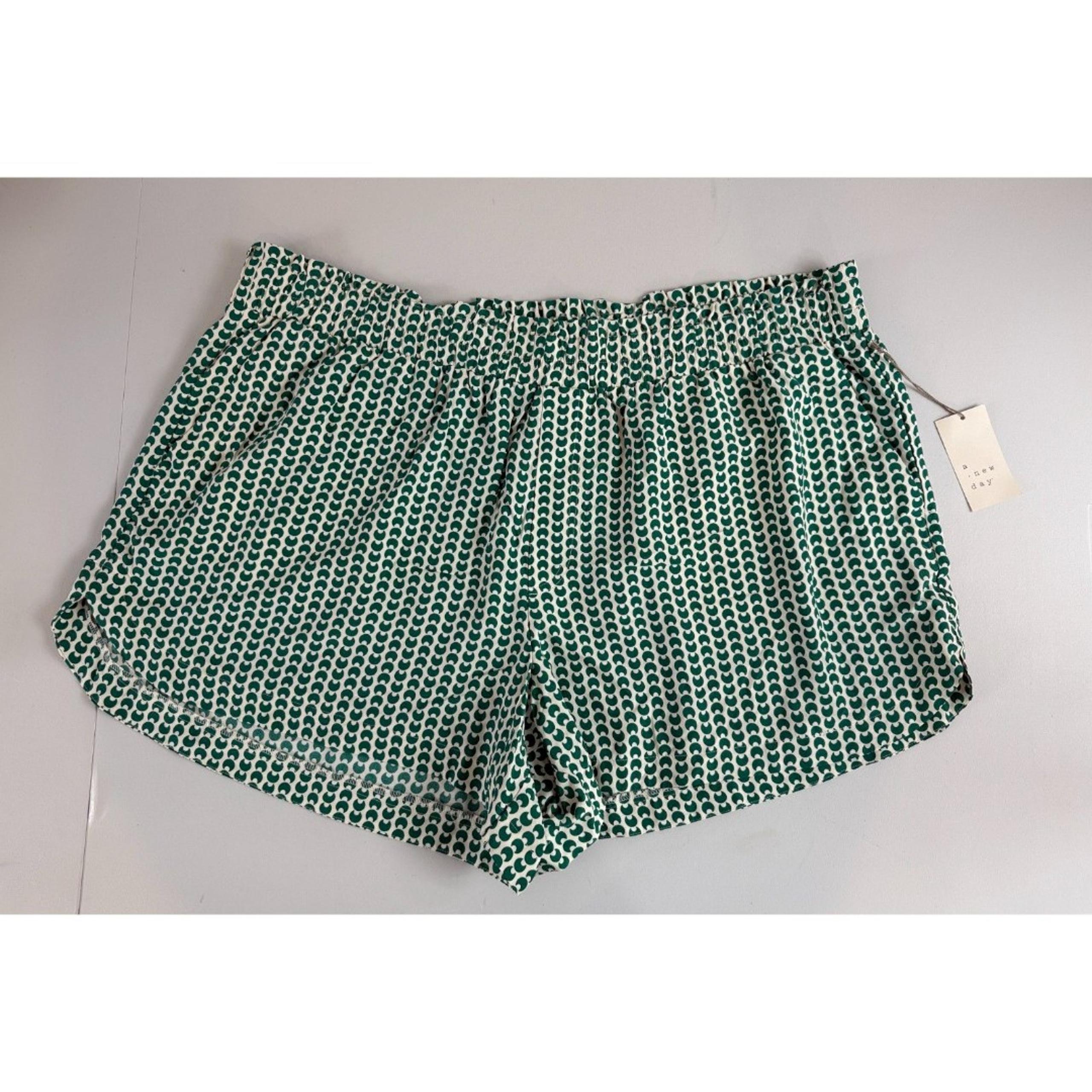A New Day Women's Pull On Shorts Green Print Size 2X - New With Tags!