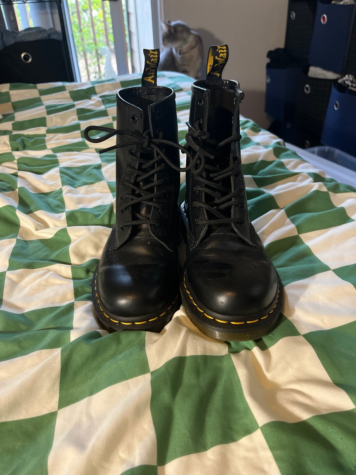 Women’s’ Size 7 Men’s Size 6 Dr.Marten 1460 Boots