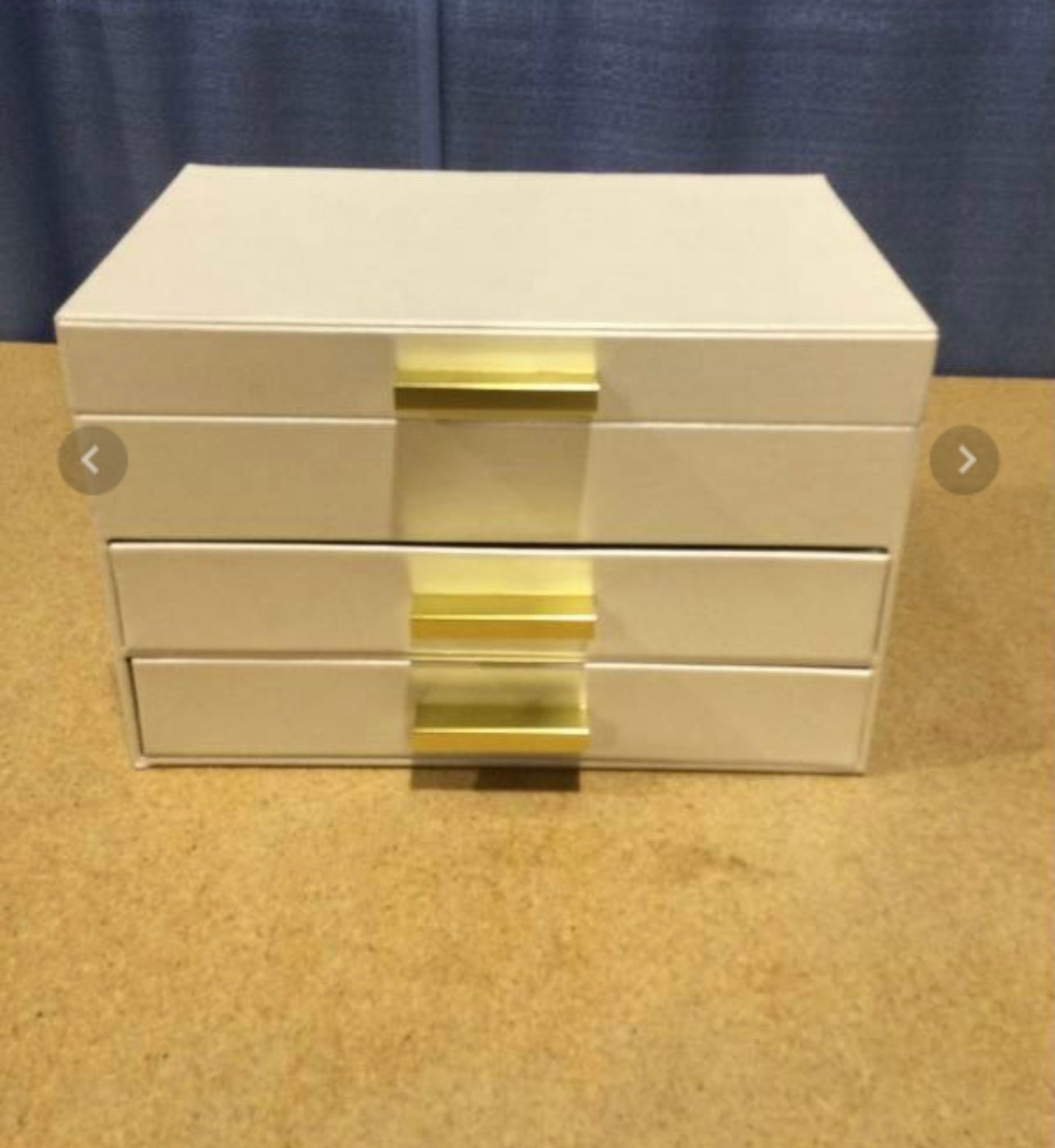 Jewelry Box with Storage and Drawers. (IS DIRTY BUT APPEARS NEW. NOTHING BROKEN.