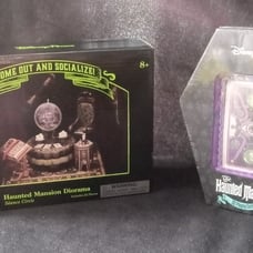 Disney's Theme Parks Haunted Mansion Lot Playing Cards and Séance Circle Diorama