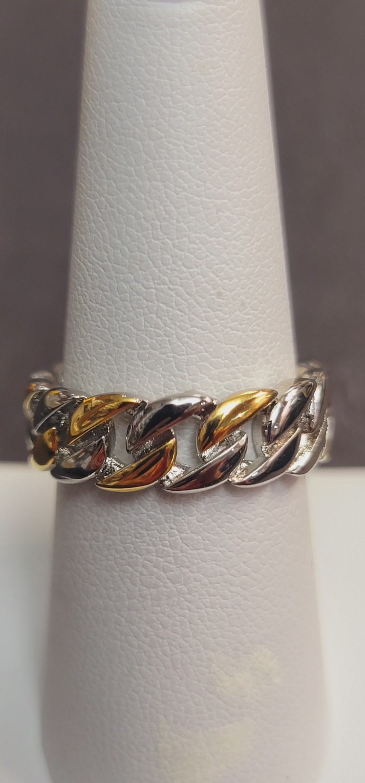R628 2 Tone Curb link Eternity Band. Size 8.