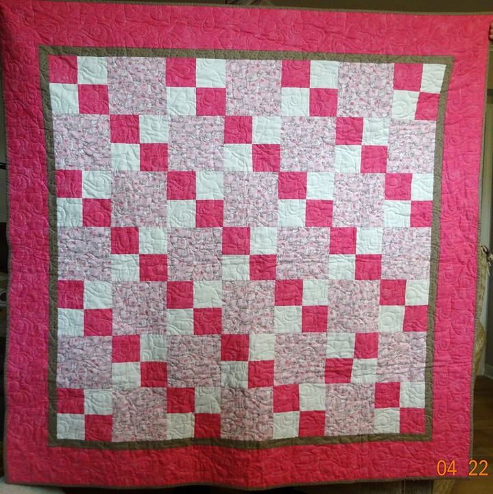 Pink White Handmade Machine Stitched Pigs & Patchwork Baby Quilt 48 x 48 Mint
