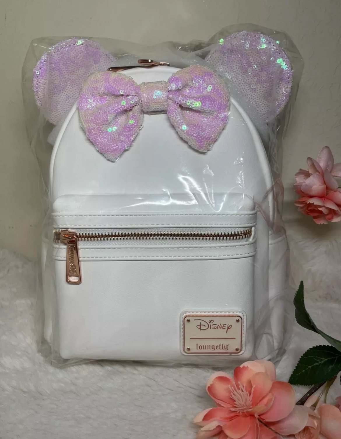 Disney Loungefly Minnie Mouse White Iridescent Sequin Mini Backpack NWT