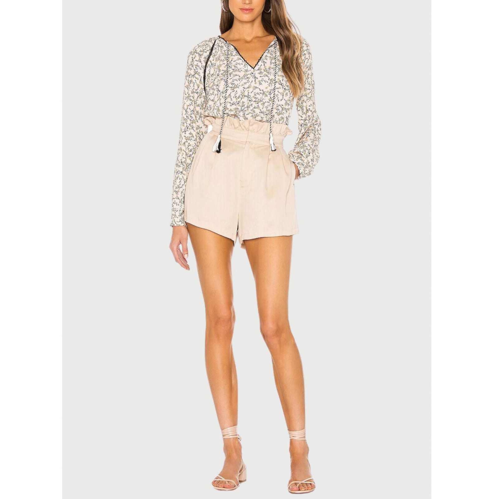 New Cupcakes and Cashmere Leah Shorts in Cafe au Lait Size M