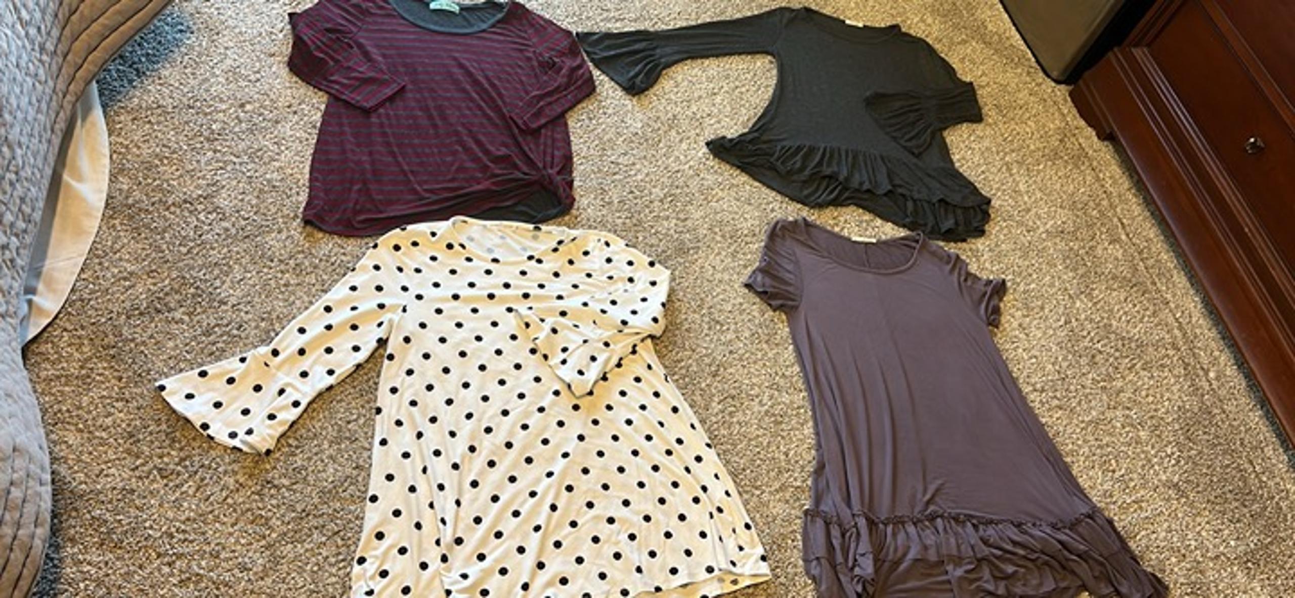 4 size small women’s boutique tops/tunics