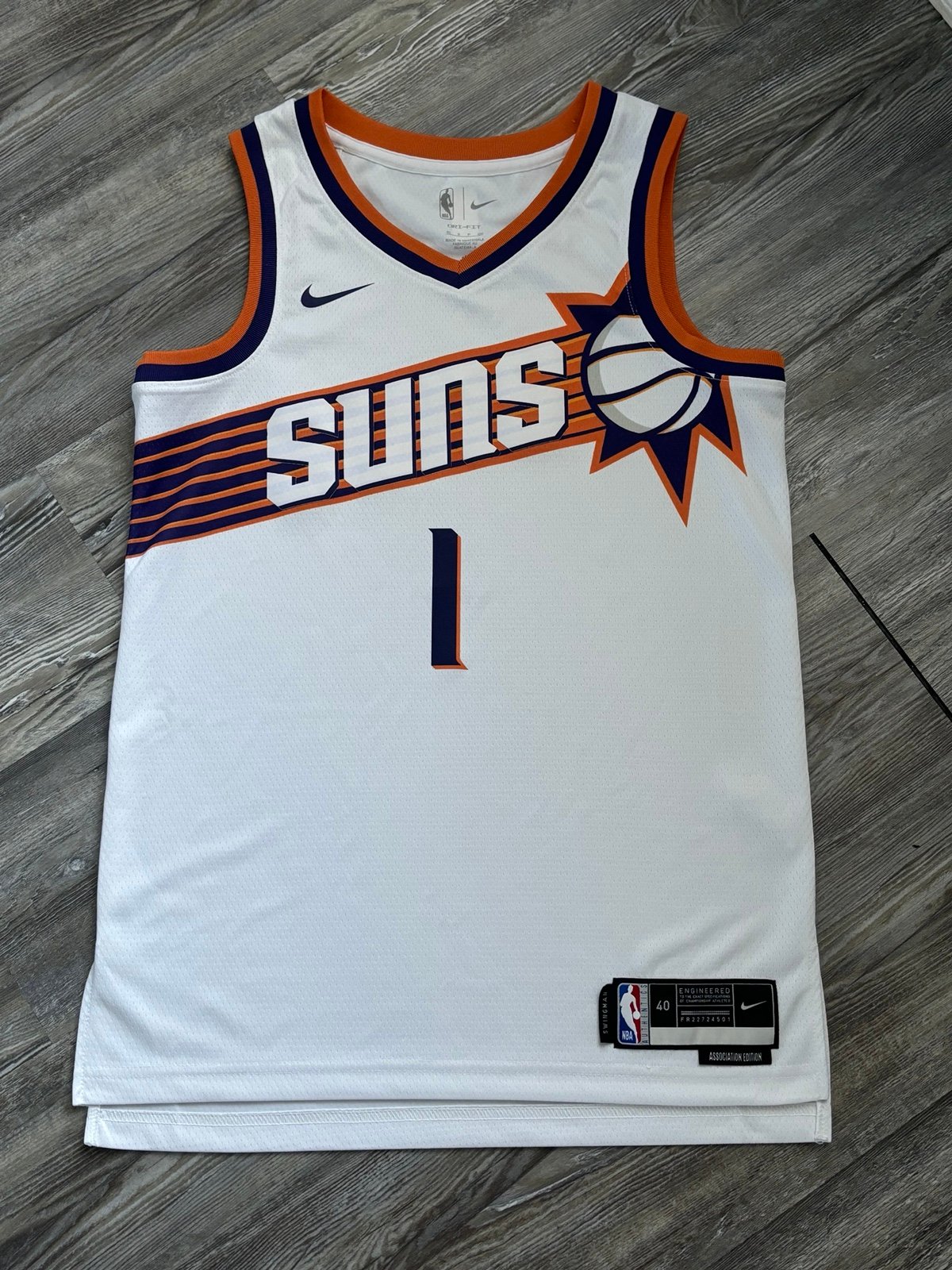 Mens Phoenix Suns Devin Booker Nike White Jersey in Small