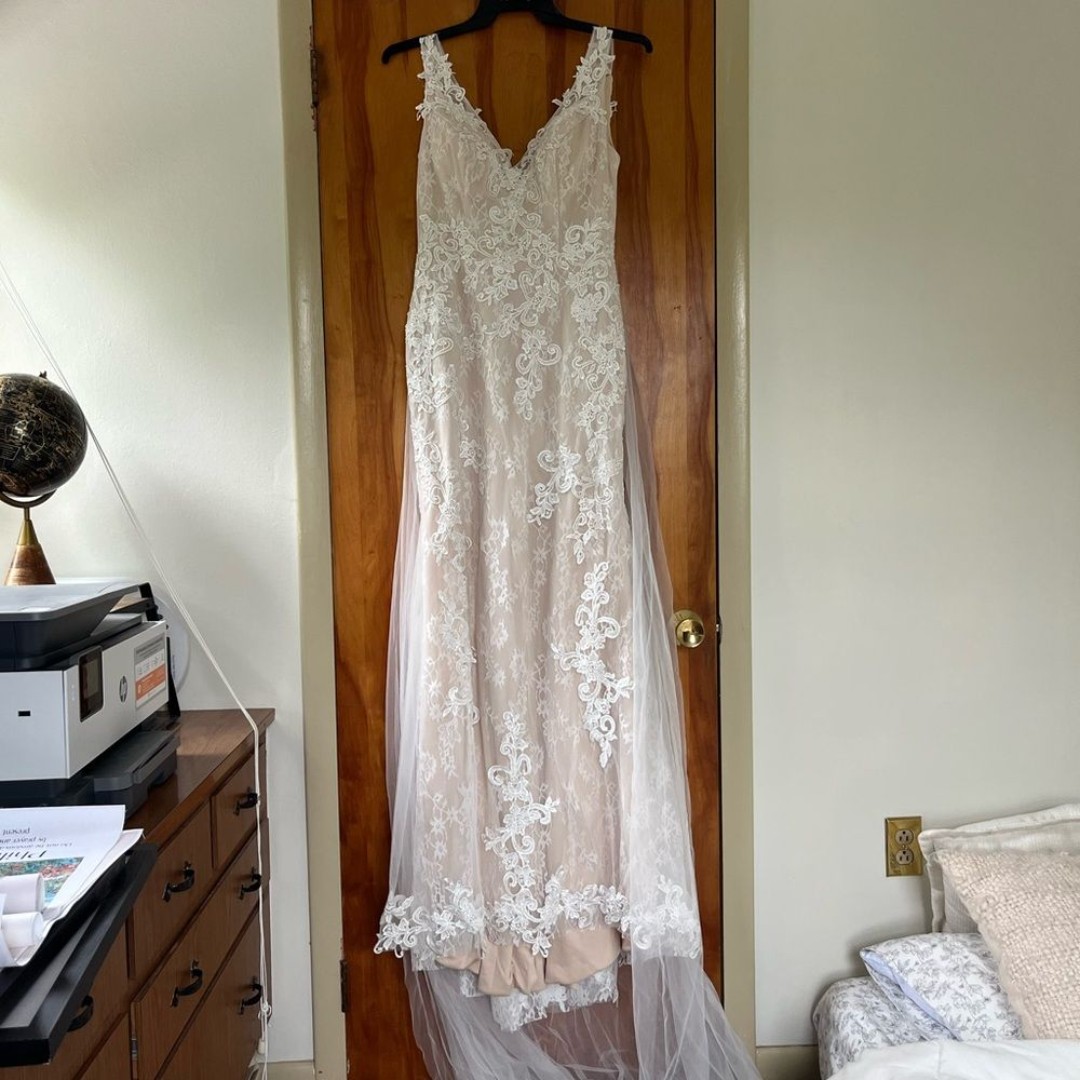 Hebeos NWT Cream Wedding Dress with Lace Detailing and A-Line Silhouette