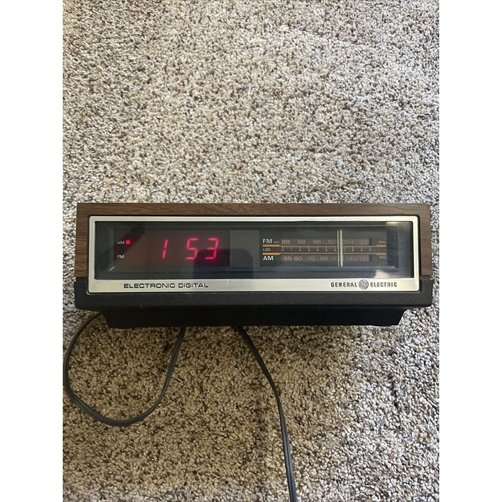 General Electric GE 7-4640B Electronic Digital Alarm Clock w/AM/FM Radio