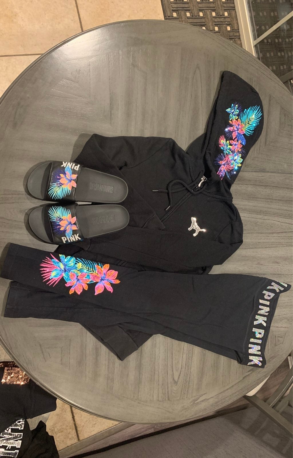 Vs PiNK hubiscus BLiNG outfit and slides