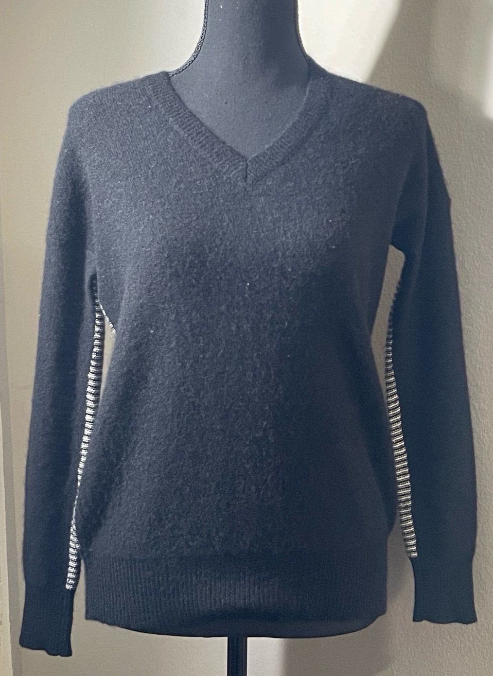 360 Cashmere 100% Cashmere V Neck Pullover Sweater Size Small