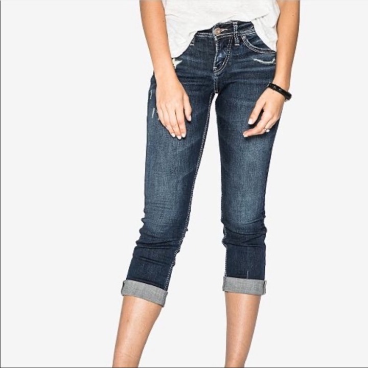 Silver Jeans Co.Suki Curvy Mid Rise Rolled Hem Capri Jeans