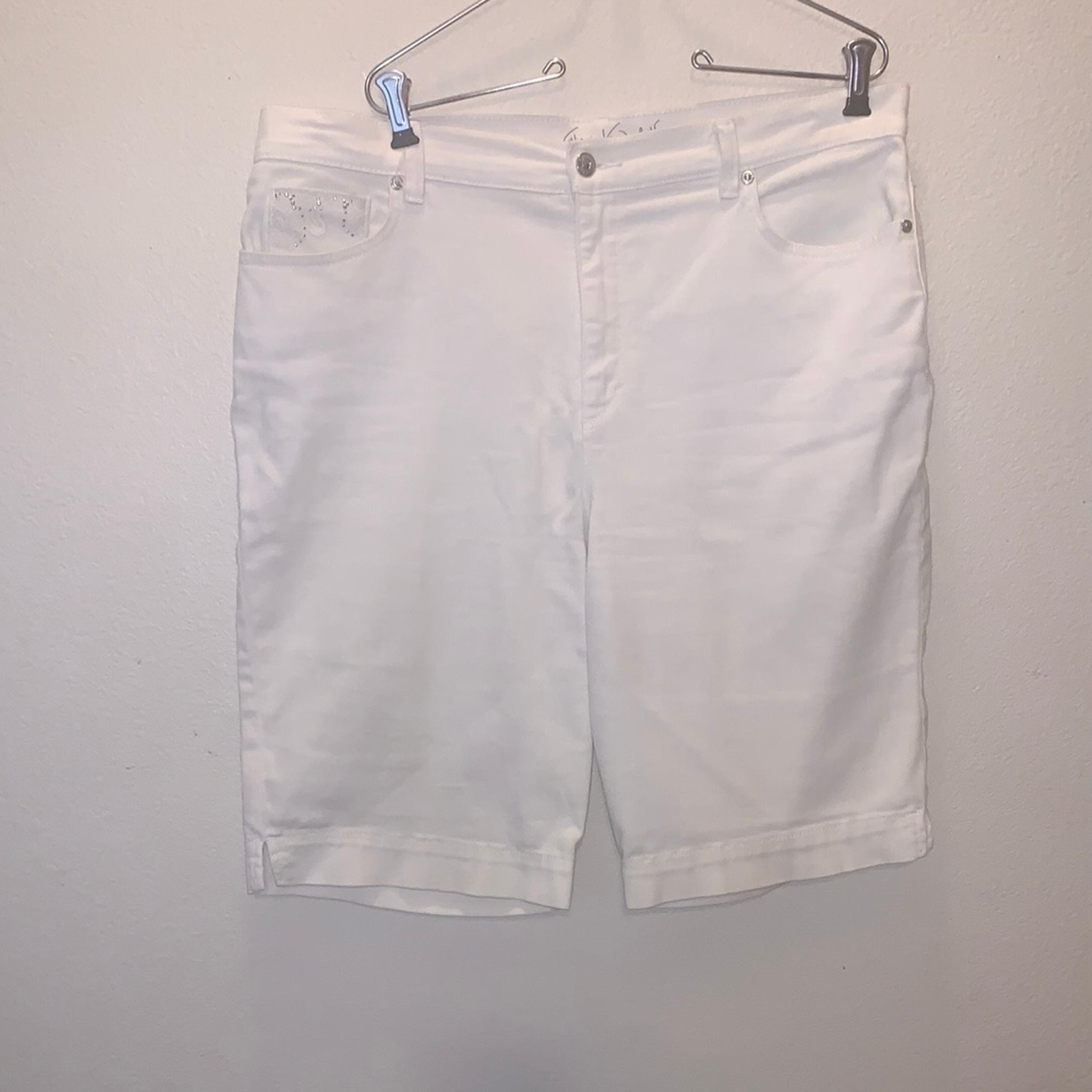 Gloria Vanderbilt Amanda Women's 16 White Bermuda Shorts All Around Slimming