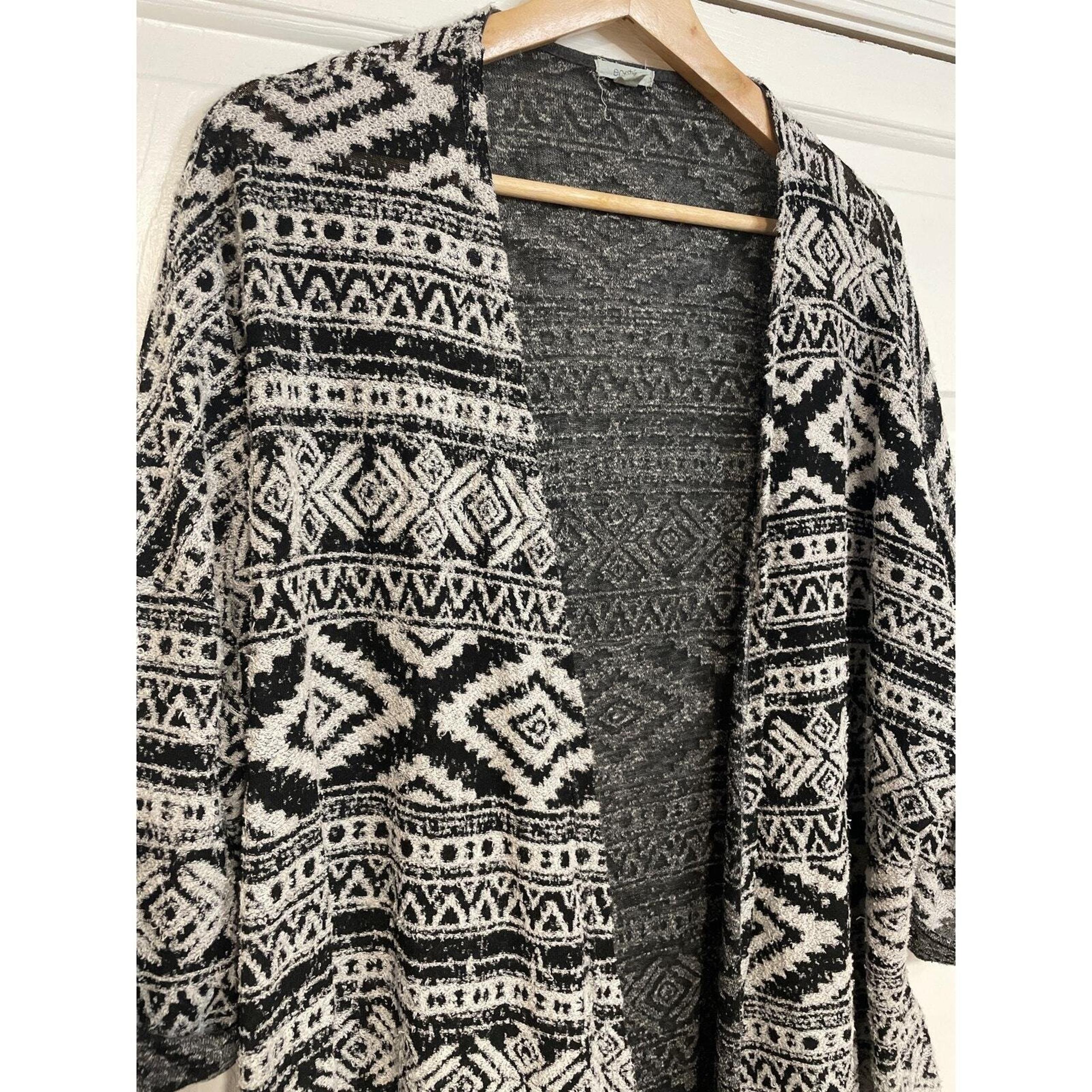 Ecote Relaxed Graphic Print Cardigan Open Front Ruana Boho Festival Sweater S