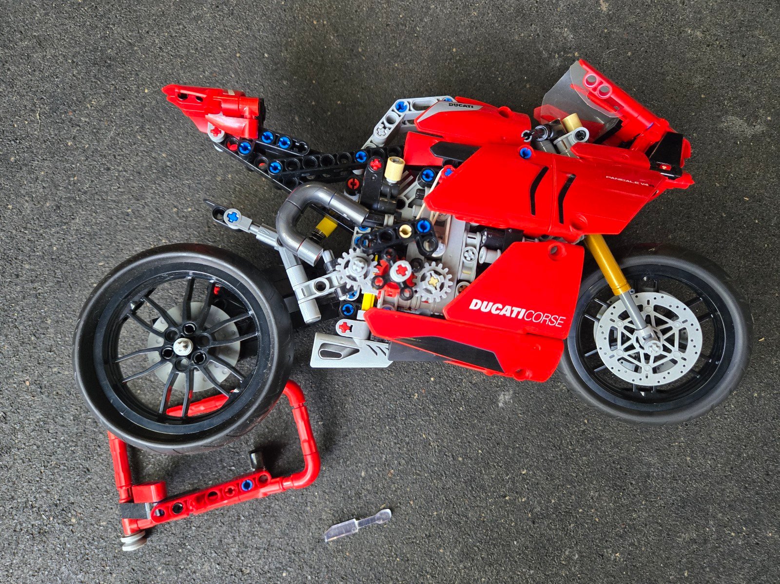 LEGO Technic 42107 Ducati Panigale V4 R Motorcycle Bike Retired