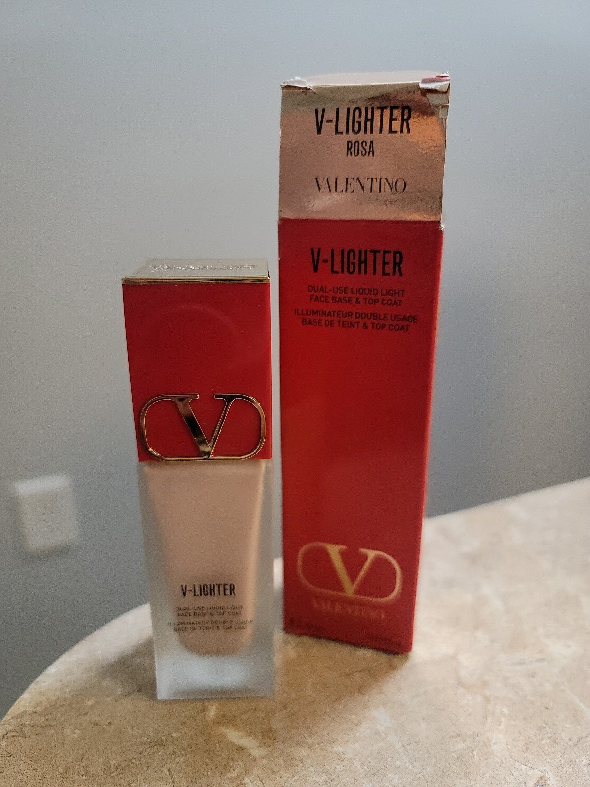 Valentino V lighter liquid light