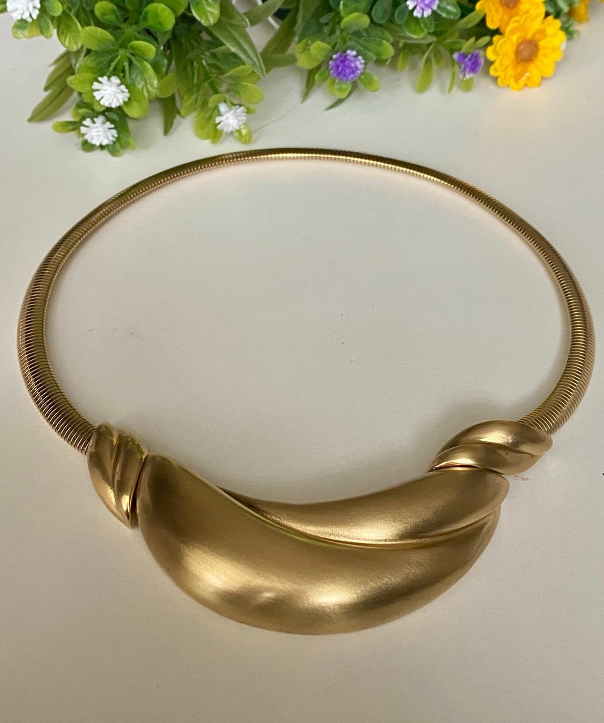 Vintage Crown Trifari Kunio Matsumoto Brushed Gold Swirl Modernist Necklace
