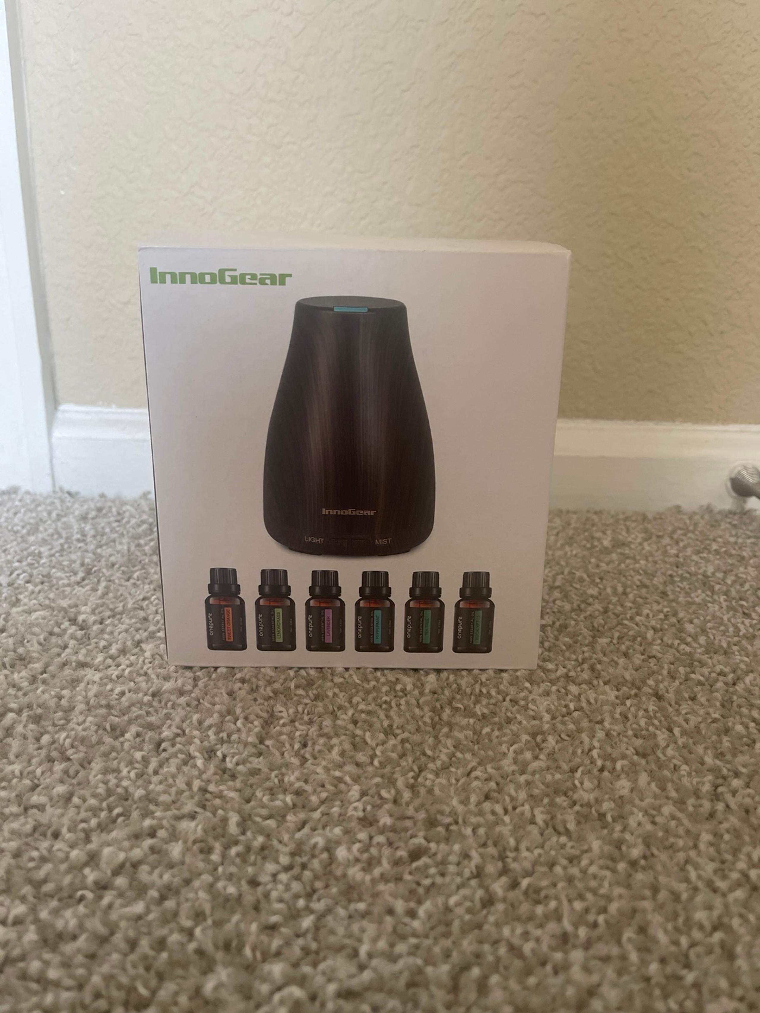 Brand new never opened aromatherapy oil diffuser set.