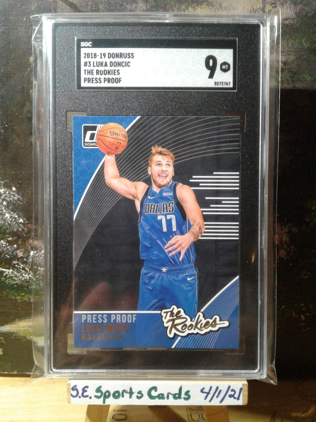 Luka Doncic Rookie Press Proof 2018 Donruss the rookies SGC 9 Dallas Mavericks