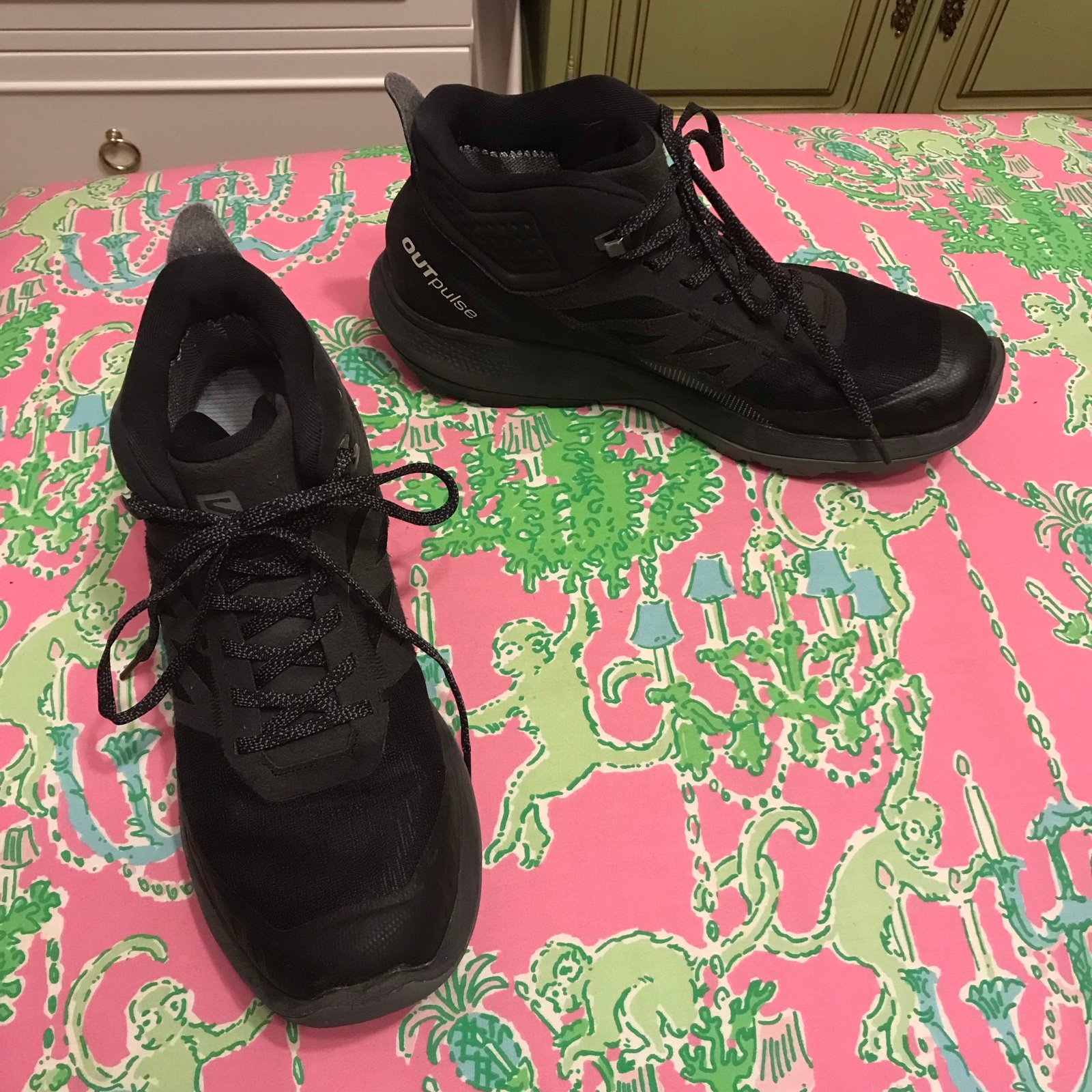 Salomon black outpulse shoes size 8.5