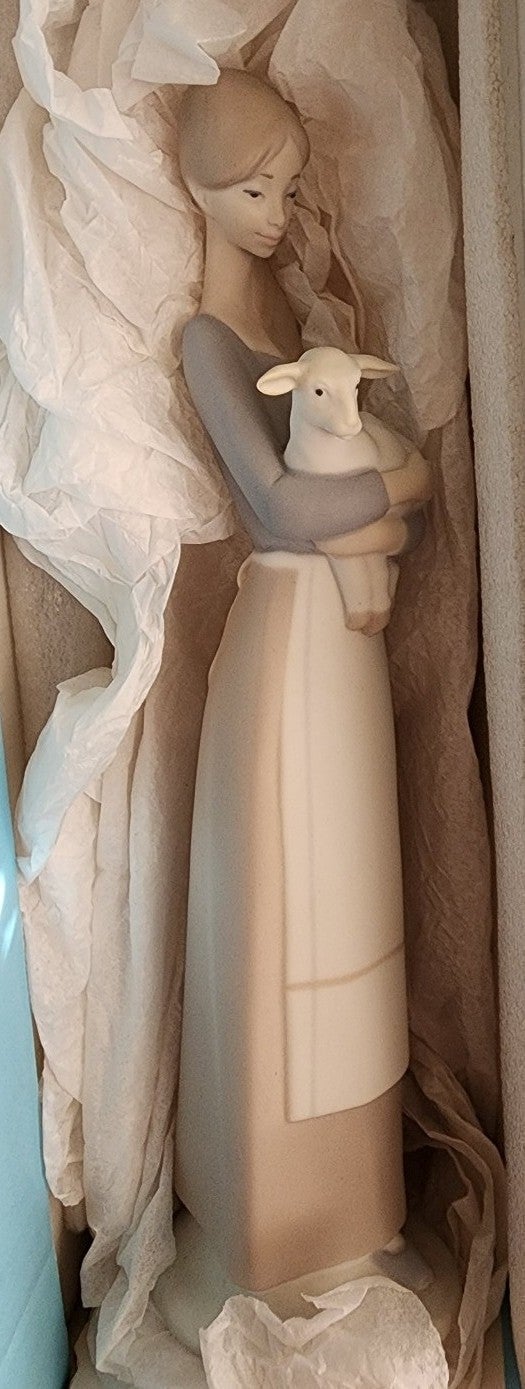 Llardo figurine