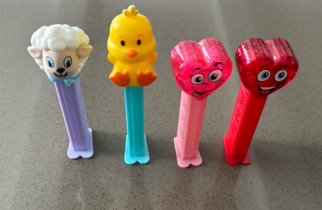 MASSIVE 25+ Rare PEZ Dispenser Lot With 90+ Packs of Candy