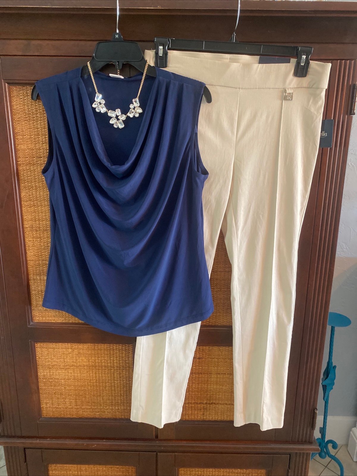 All New! Women’s Outfit:(L) Top; 12 Pants. Jeweley Set. New!