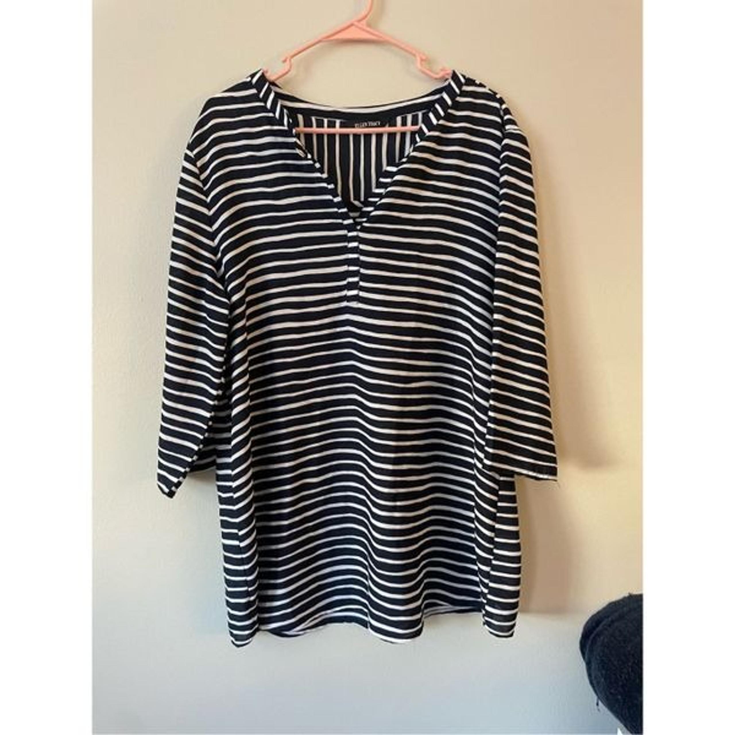 Ellen Tracy XL Womens Blouse Blue and White Stripe Oversize Half Sleeve V Neck
