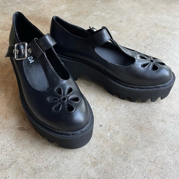 Lamoda Beauty Blossom Mary Janes dolls kill Sz 6 new goth witchcore gothic metal