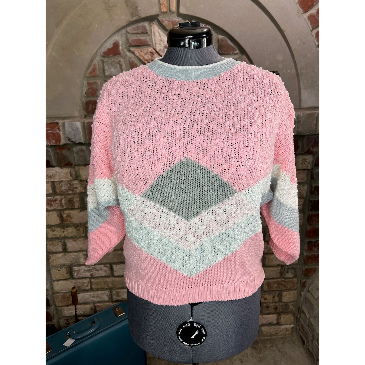 sweater 1980s colorblocked geometric pink white gray pastel 100% acrylic