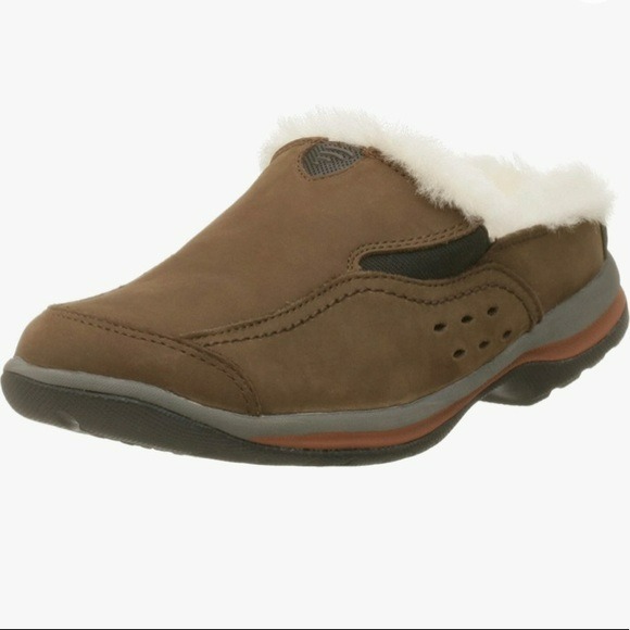 Acorn Nomad ll sheepskin lined slip on shoes size 8
