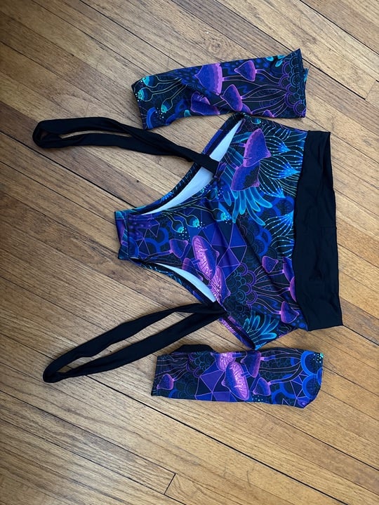 Lyte couture bottoms and arm sleeves