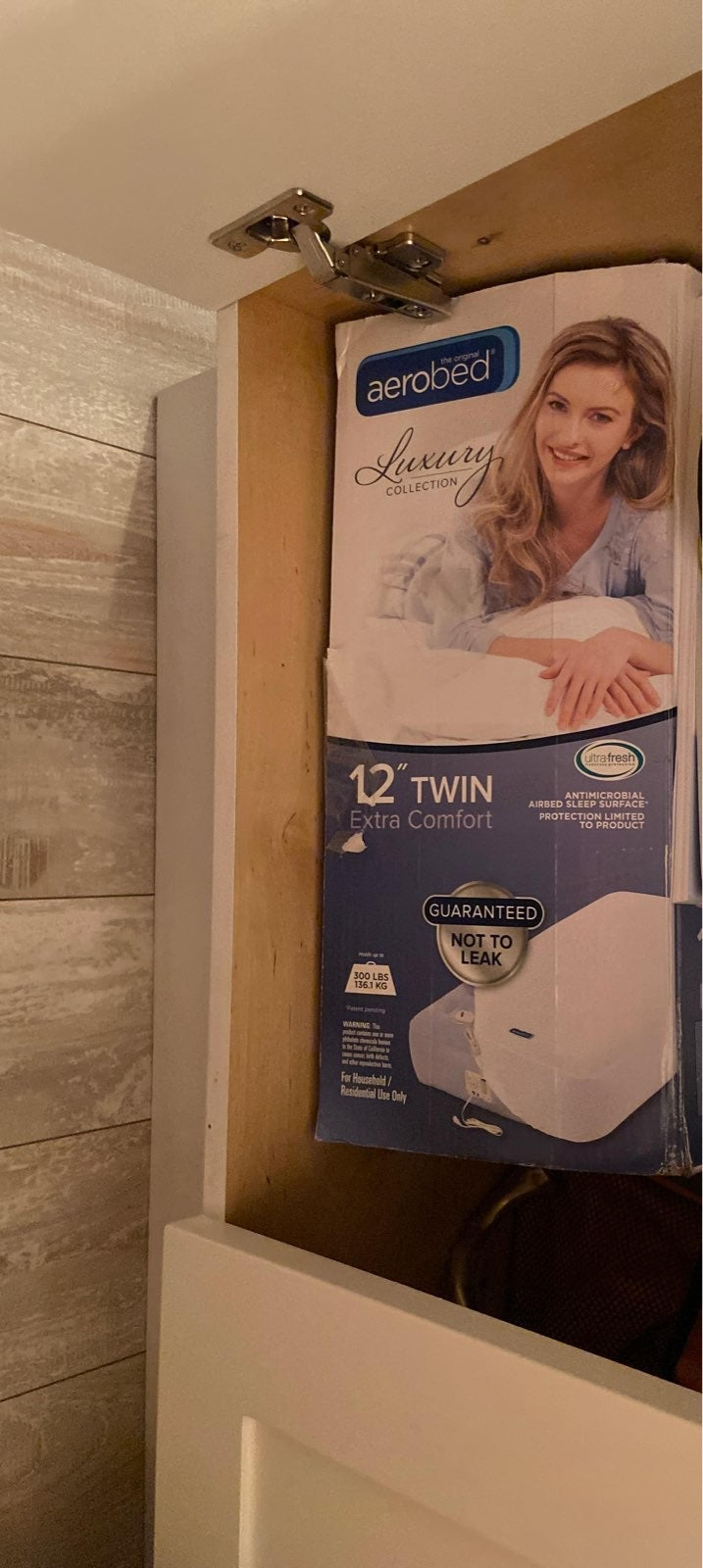 Airbed 12 twin only used once. In perfect condition!