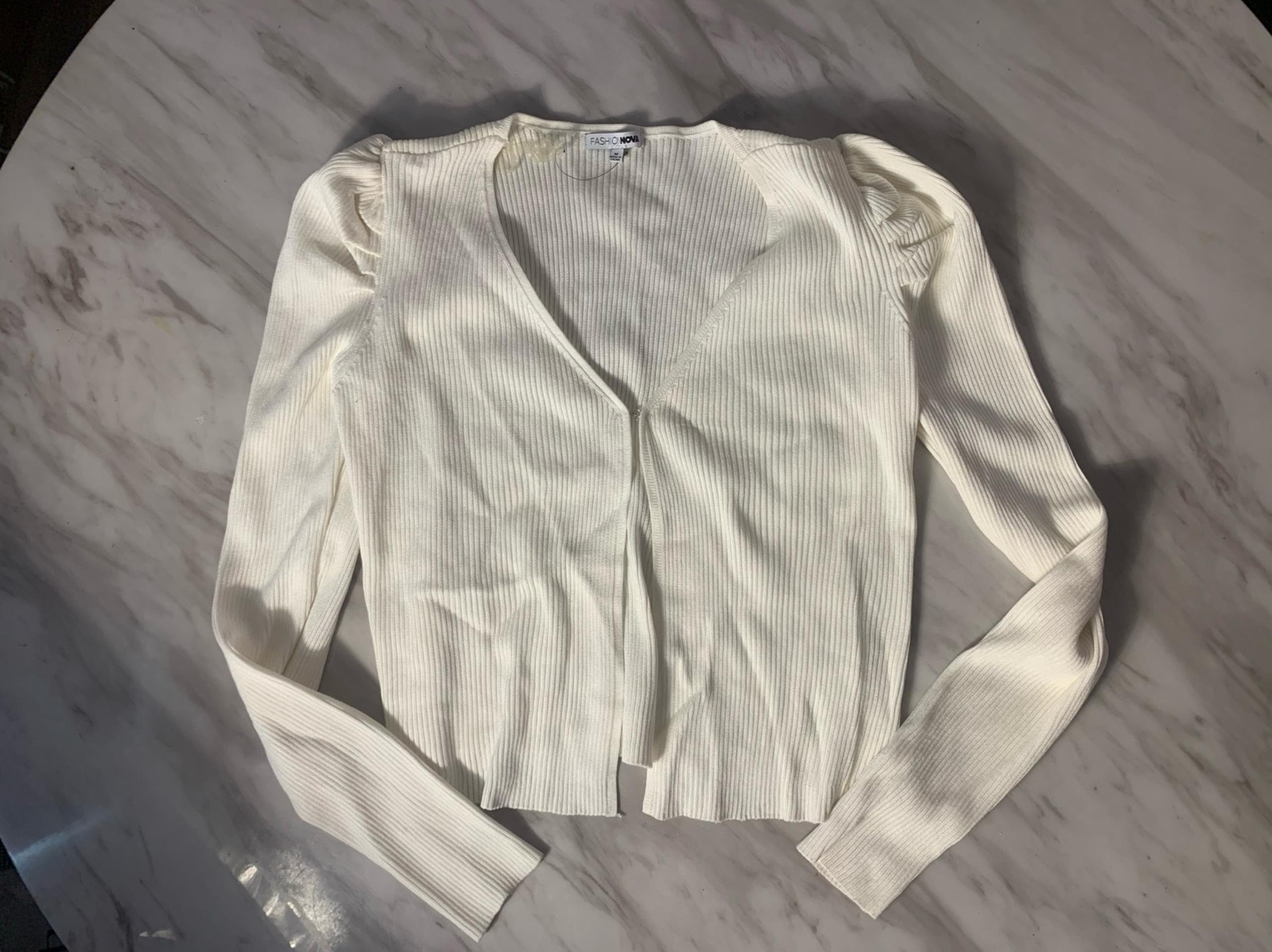 Fashion Nova Women’s Sweater Size Medium