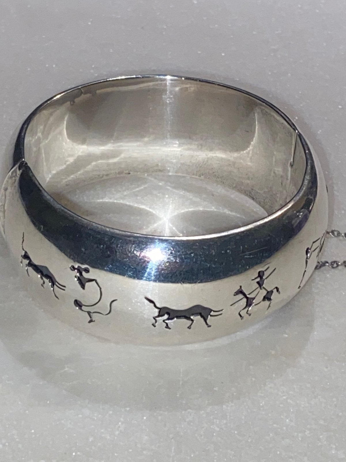 Bull Shadowbox Sterling Bangle 57 GR