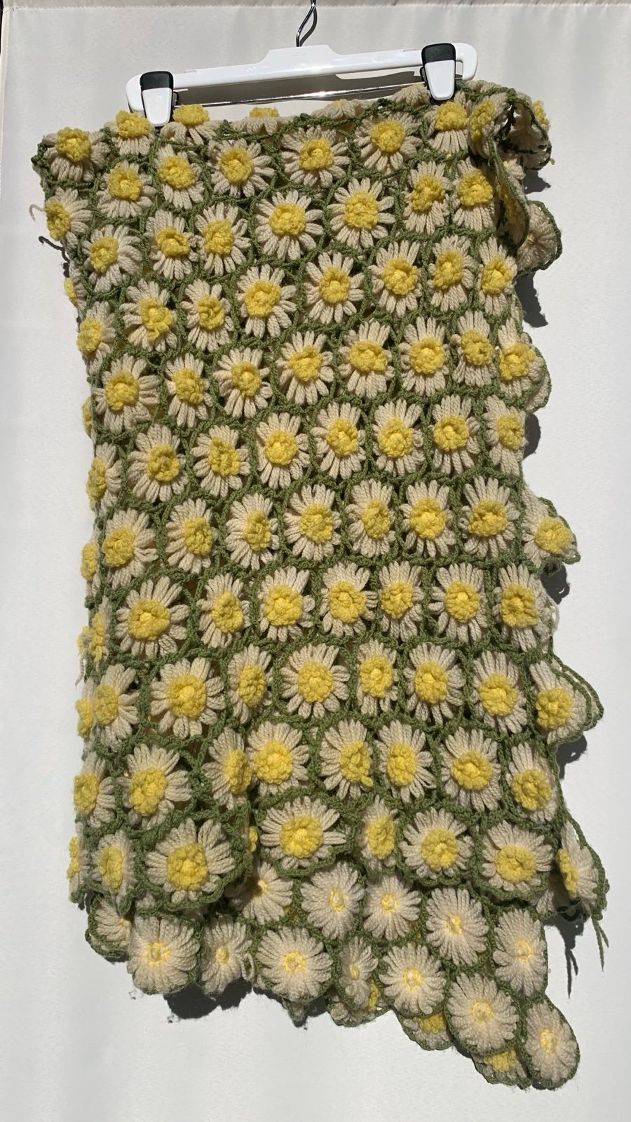 Vintage 3-D floral crochet knit throw blanker 60x40”