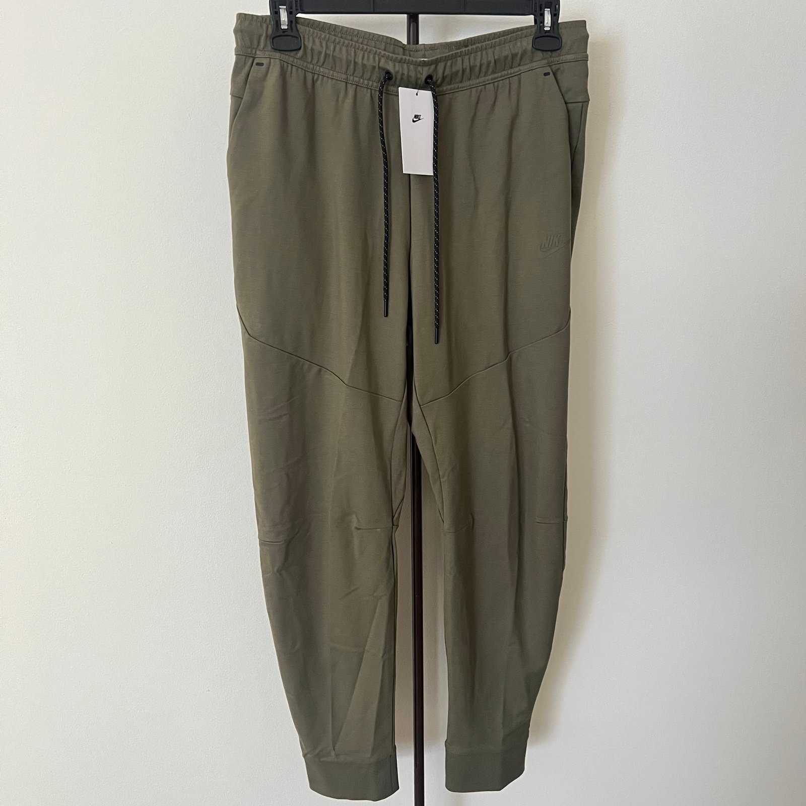 (105) Nike Tech Fleece Slim FIt Tapered Jogger Pants XL Olive Green DX0826-222