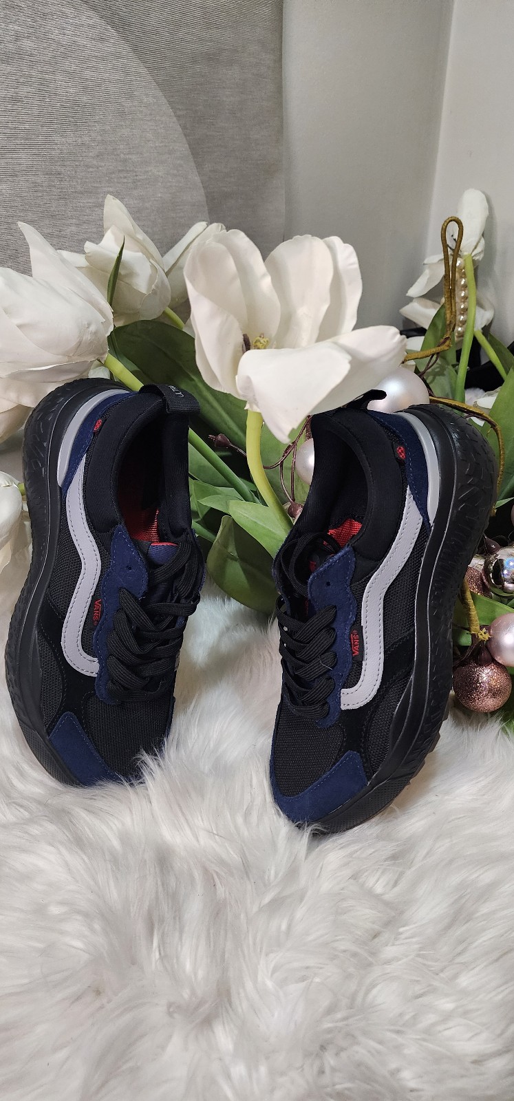 Vans Surf Essentials UltraRange Neo VR3 Women Shoes -Black/ Navy size9
