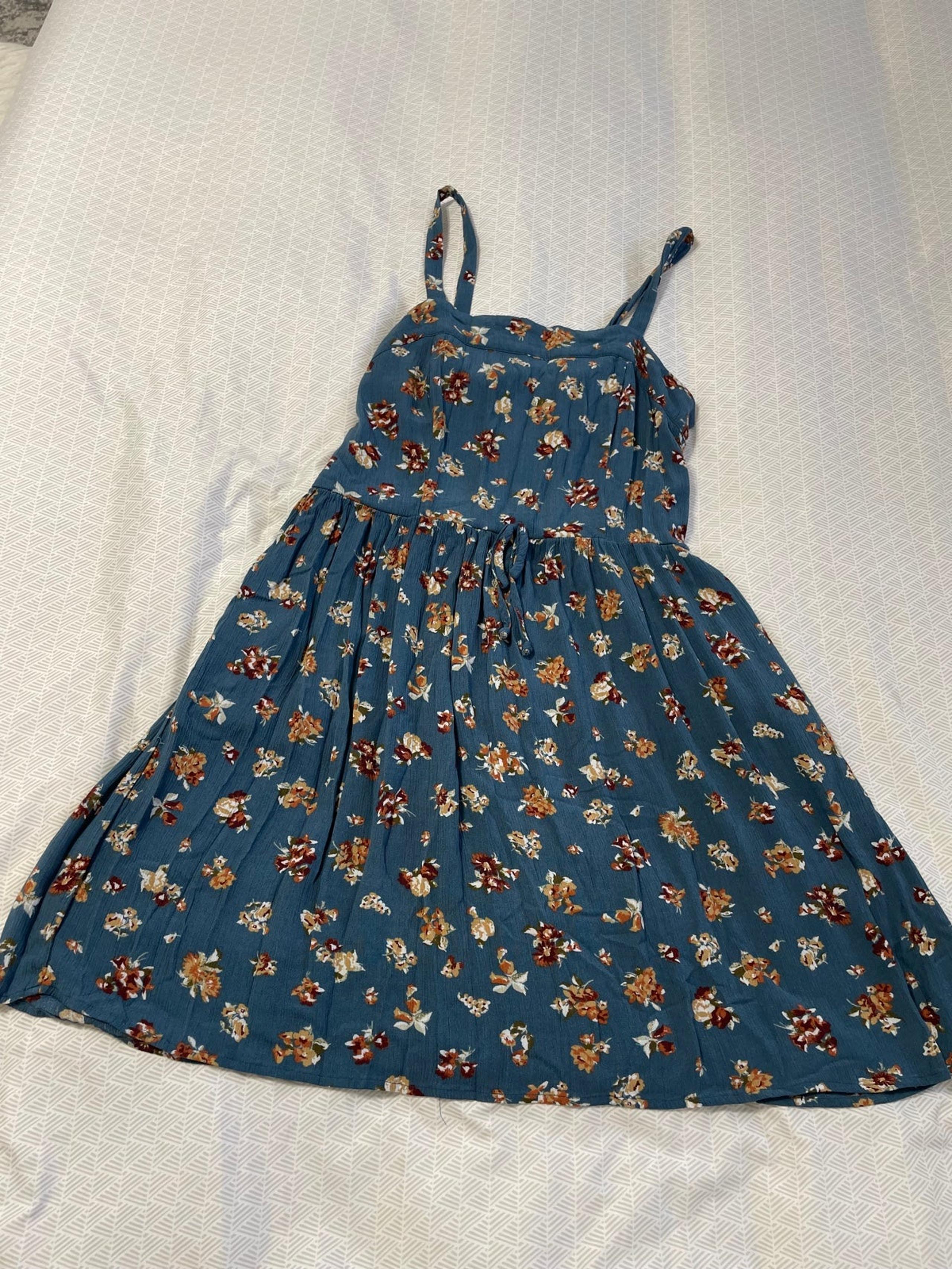 Cute spring dress sized medium